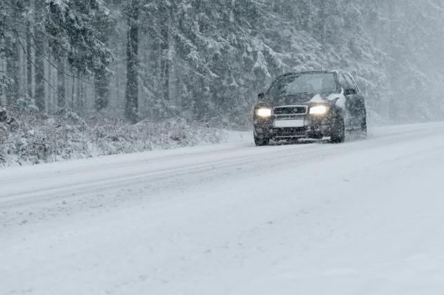Autó a hóban - PROAKTIVdirekt Életmód magazin és hírek - proaktivdirekt.com