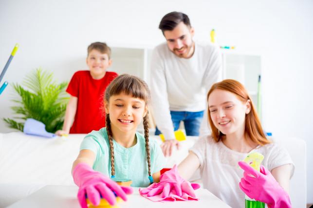 Családi nagytakarítás Fotó: 123rf.com - PROAKTIVdirekt Életmód magazin és hírek - proaktivdirekt.com