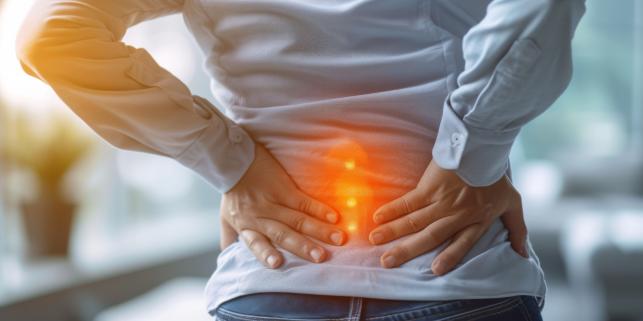 Derékfájdalom Fotó:123rf.com - PROAKTIVdirekt Életmód magazin és hírek - proaktivdirekt.com