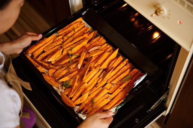 Édesburgonya sütőben Fotó:123rf.com - PROAKTIVdirekt Életmód magazin és hírek - proaktivdirekt.com