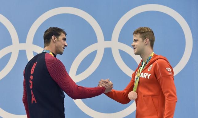A győztes amerikai Michael Phelps (b) és a bronzérmes Kenderesi Tamás | MTI Fotó: Illyés Tibor - PROAKTIVdirekt Életmód magazin és hírek - proaktivdirekt.com