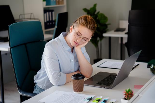 Kimerültség Fotó: 123rf.com - PROAKTIVdirekt Életmód magazin és hírek - proaktivdirekt.com