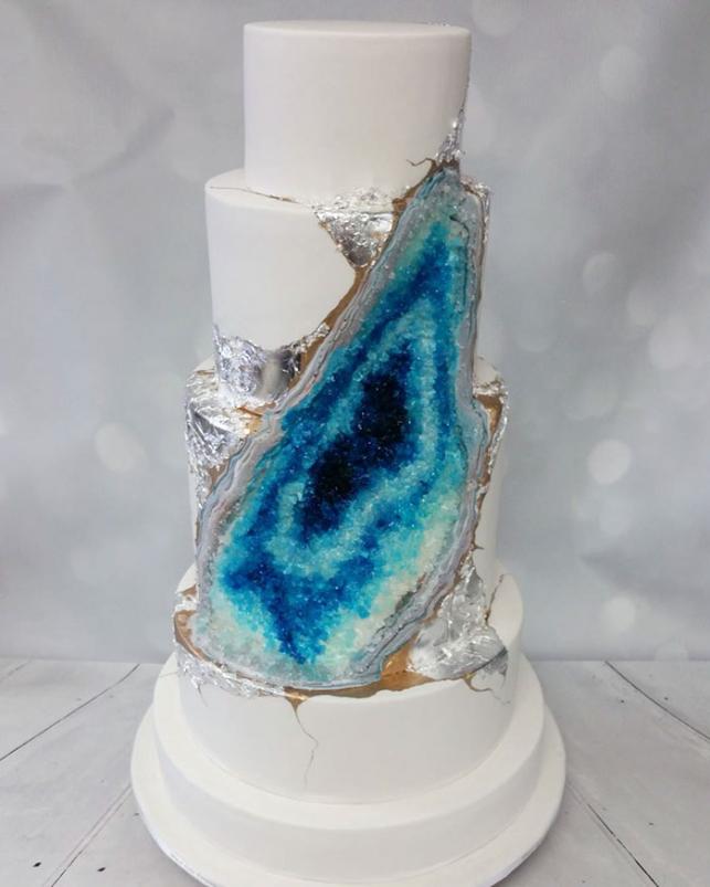 Kristály esküvői torta | Fotó via boredpanda.com