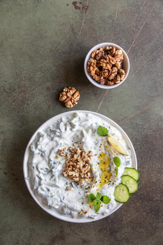 Görög joghurt, uborka, dió Fotó:123rf.com - PROAKTIVdirekt Életmód magazin és hírek - proaktivdirekt.com