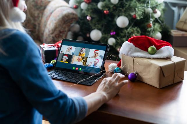 Videóhívás karácsonykor Fotó:123rf.com - PROAKTIVdirekt Életmód magazin és hírek - proaktivdirekt.com