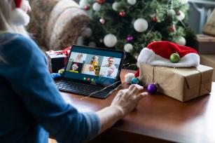 Videóhívás karácsonykor Fotó:123rf.com - PROAKTIVdirekt Életmód magazin és hírek - proaktivdirekt.com